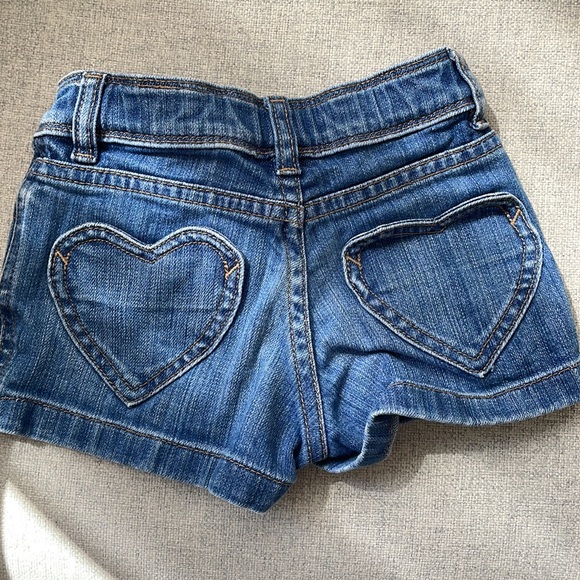 Denim shorts with heart pockets - Picture 5 of 7